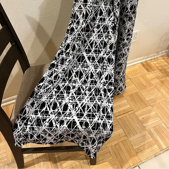 Karen-T Design jumpsuit / romper wide-leg. Black & white geometric. Stretchy. L - Picture 5 of 13